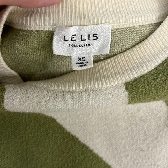 Le Lis Collection Green and Cream Swirl Pattern Sweater - Picture 4 of 4